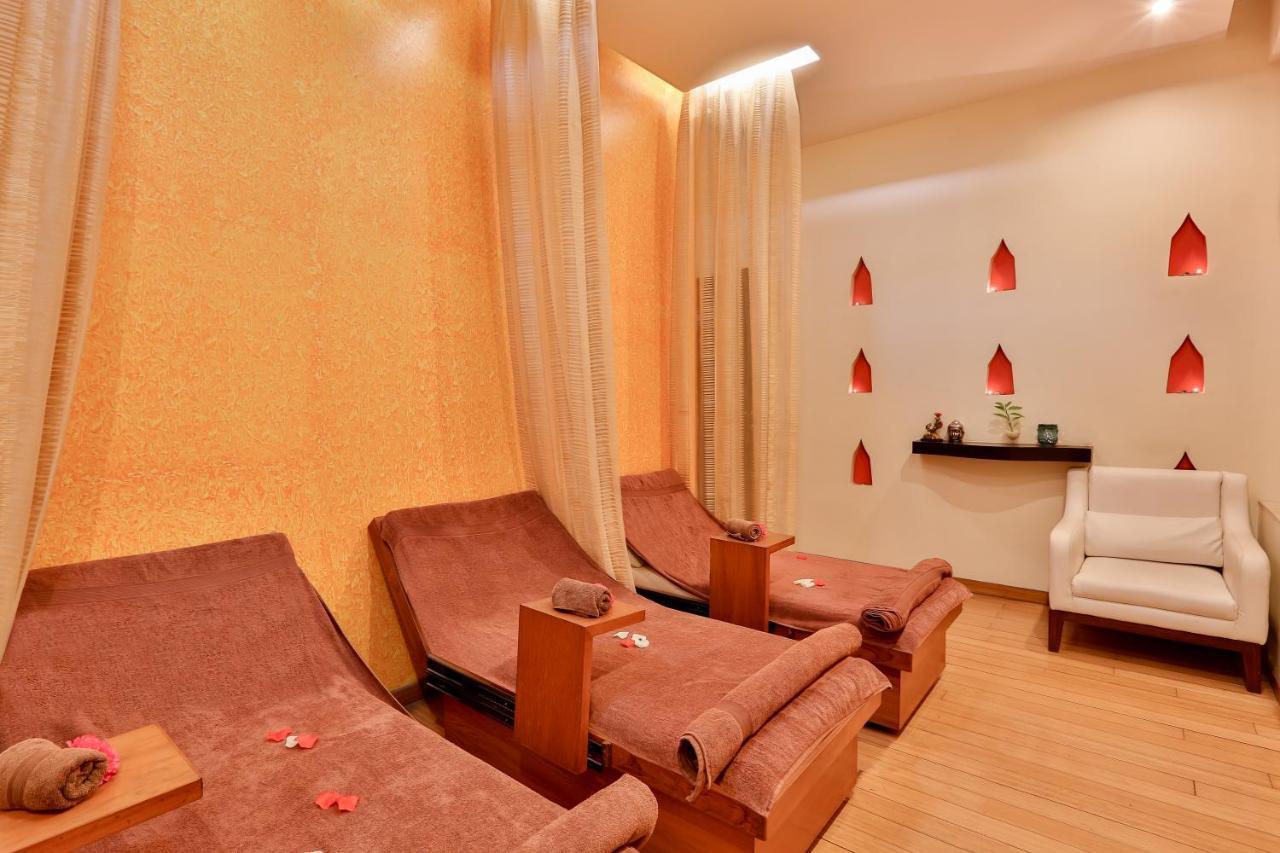 Hotel Sun-n-sand Suites,