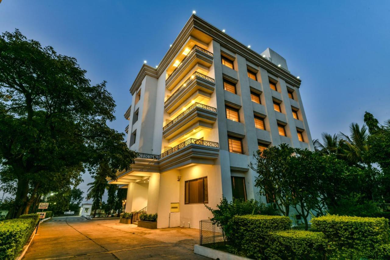 Hotel Sun-n-sand Suites, Shirdi