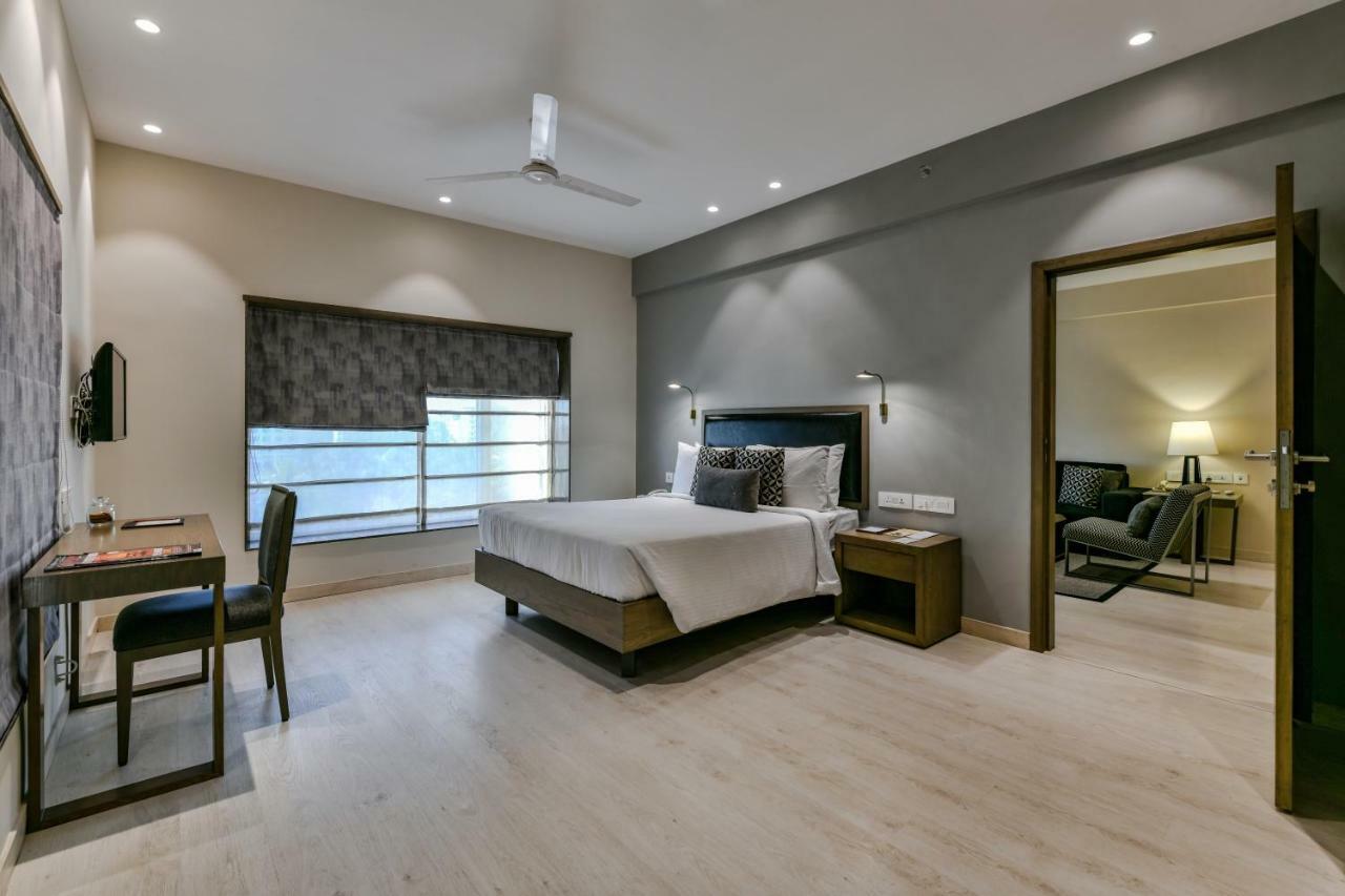 Sun-n-sand Suites, 5* Shirdi